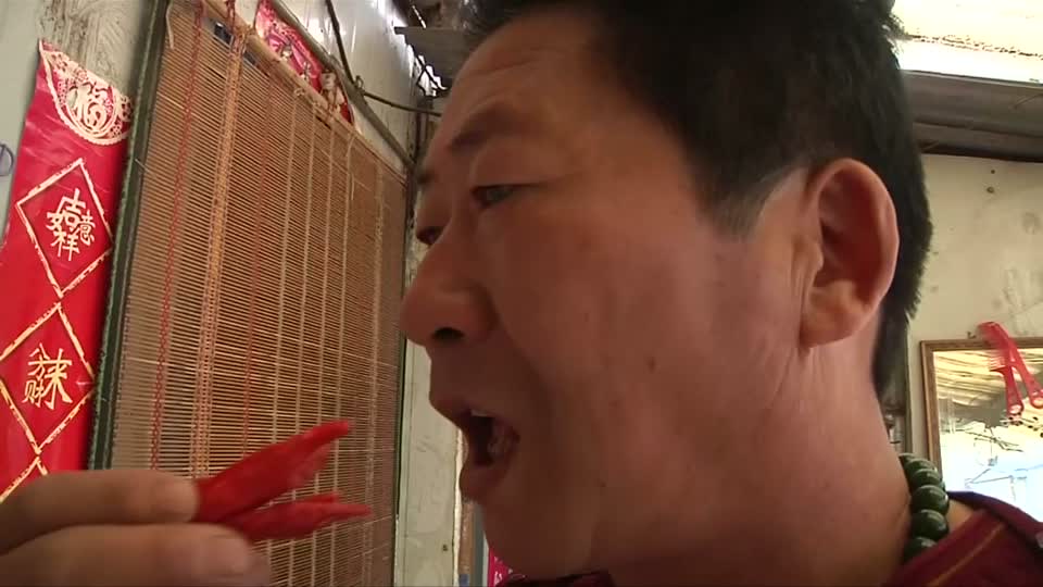 Старые видео китайские. Поедание самого жгучего перца в мире. Чемпионат по поеданию самого острого перца. Поедание острых перцев.
