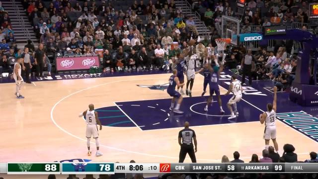 Bobby Portis with an and one vs the Charlotte Hornets
