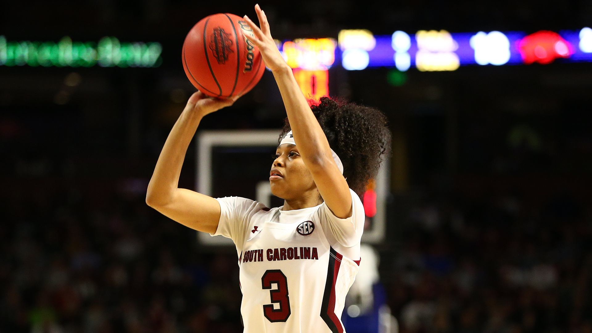 No. 1 South Carolina stumbles and struggles to defeat South Dakota