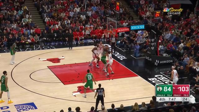 Noah Vonleh with a dunk vs the Chicago Bulls