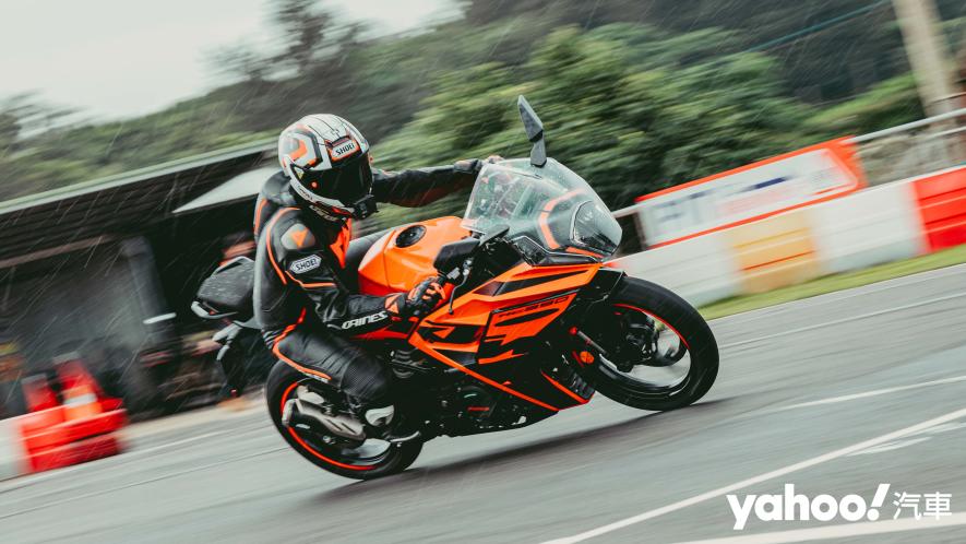 2022 KTM RC390 熱血改款！賽事淬鍊後的輕檔街跑巔峰？ - 7