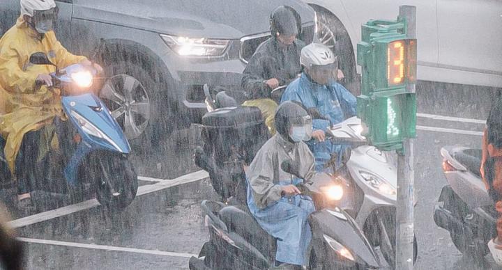 南投大雨特報 3地防瞬間雨強襲