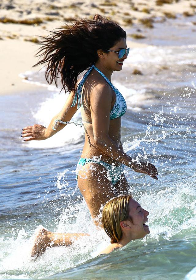 Priyanka Chopra splashes around. (Photo: BackGrid)