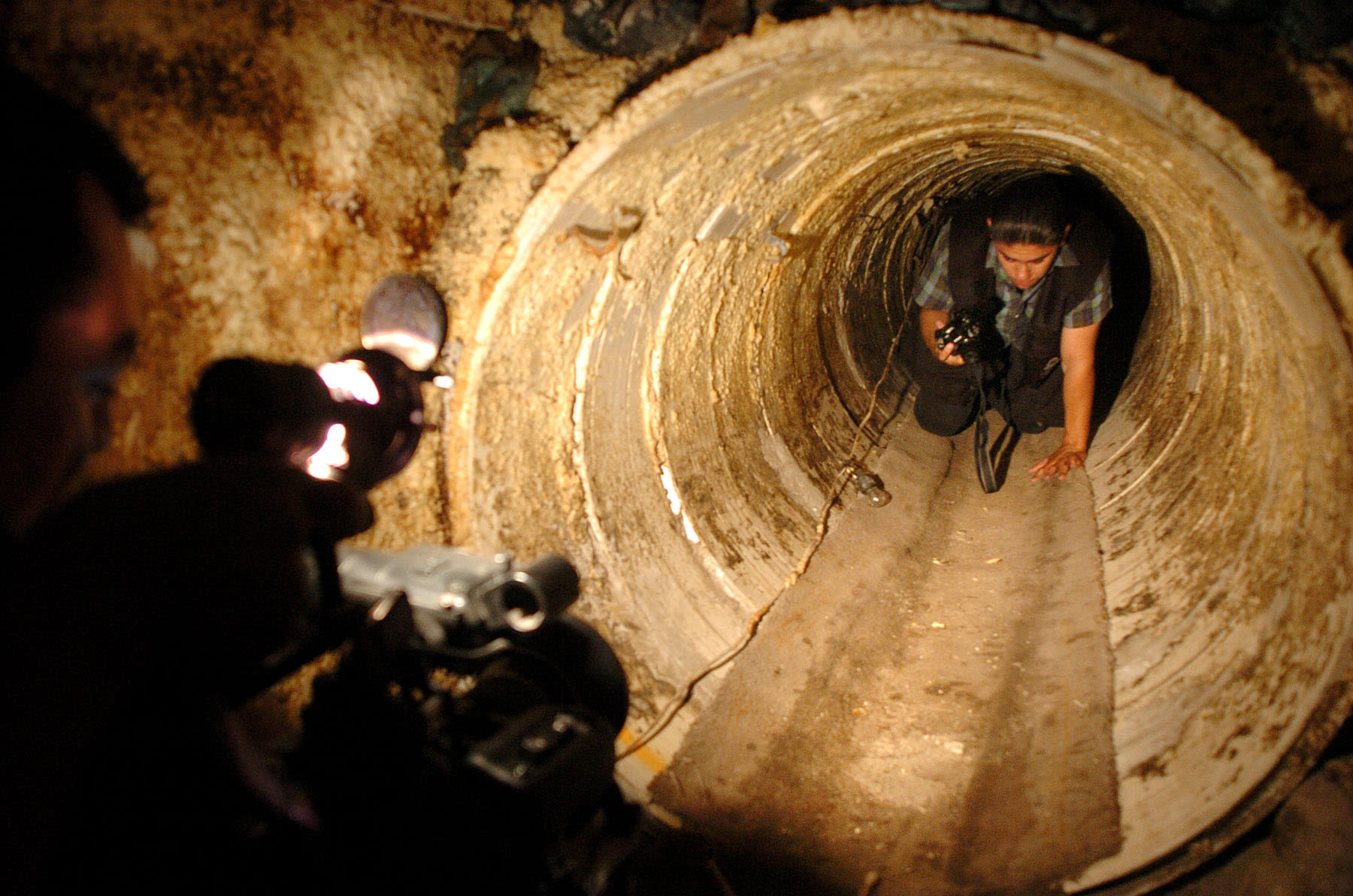 Кто мечтал провести подземный ход. Подземные туннели на границе Мексики и США. Подземные ходы из Мексики в США. Подземный тоннель. Тоннель контрабандистов.