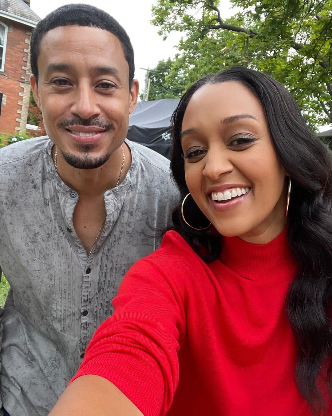 Tia Mowry Reunites with Her 'Grandpa' from Seventeen Again 'This Dude