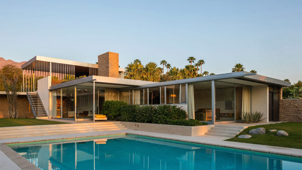 Barry Manilow’s MidCentury Hideaway in Palm Springs Just Hit