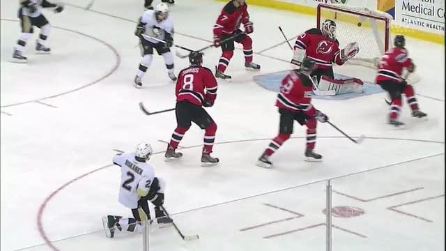 Matt Niskanen hammers one past Brodeur