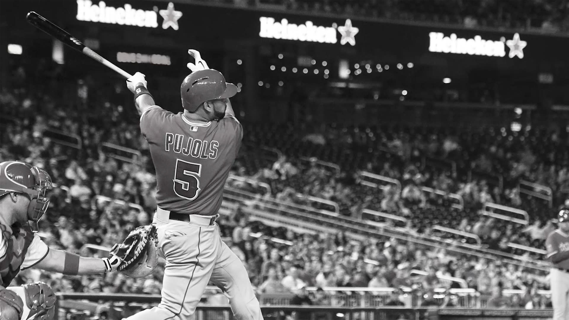 To celebrate reaching 3,000 hits, Albert Pujols threw out a first