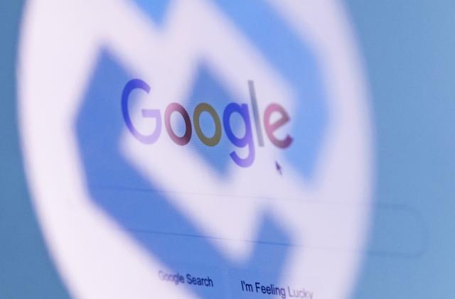 The logo of Russia's state communications regulator, Roskomnadzor, is reflected in a laptop screen showing Google start page, in this picture illustration taken May 27, 2021. REUTERS/Maxim Shemetov/Illustration