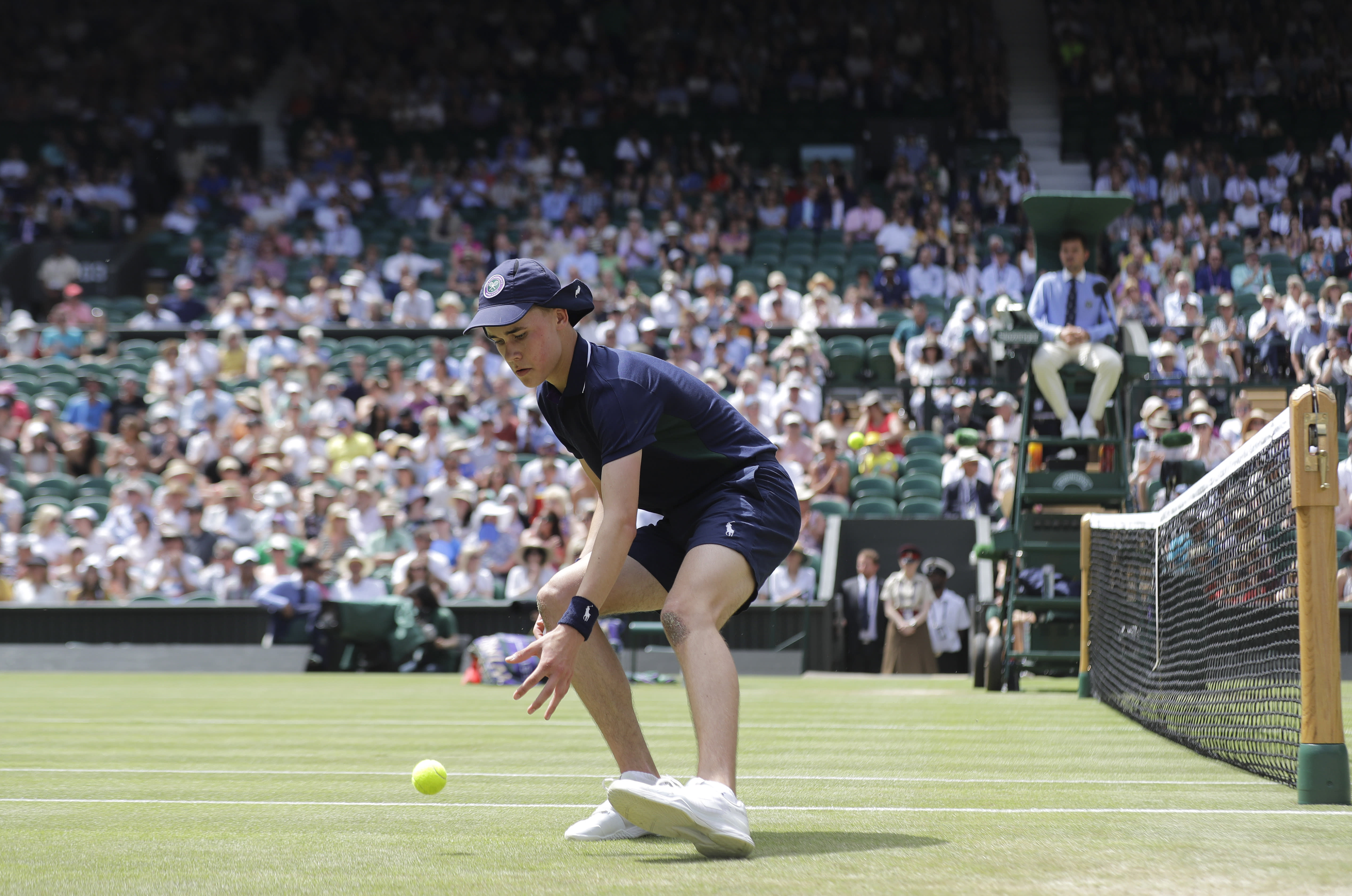 ball-boys-and-ball-girls-keep-play-flowing-at-wimbledon