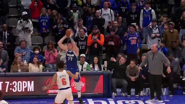 Spencer Dinwiddie with a 3-pointer vs the New York Knicks