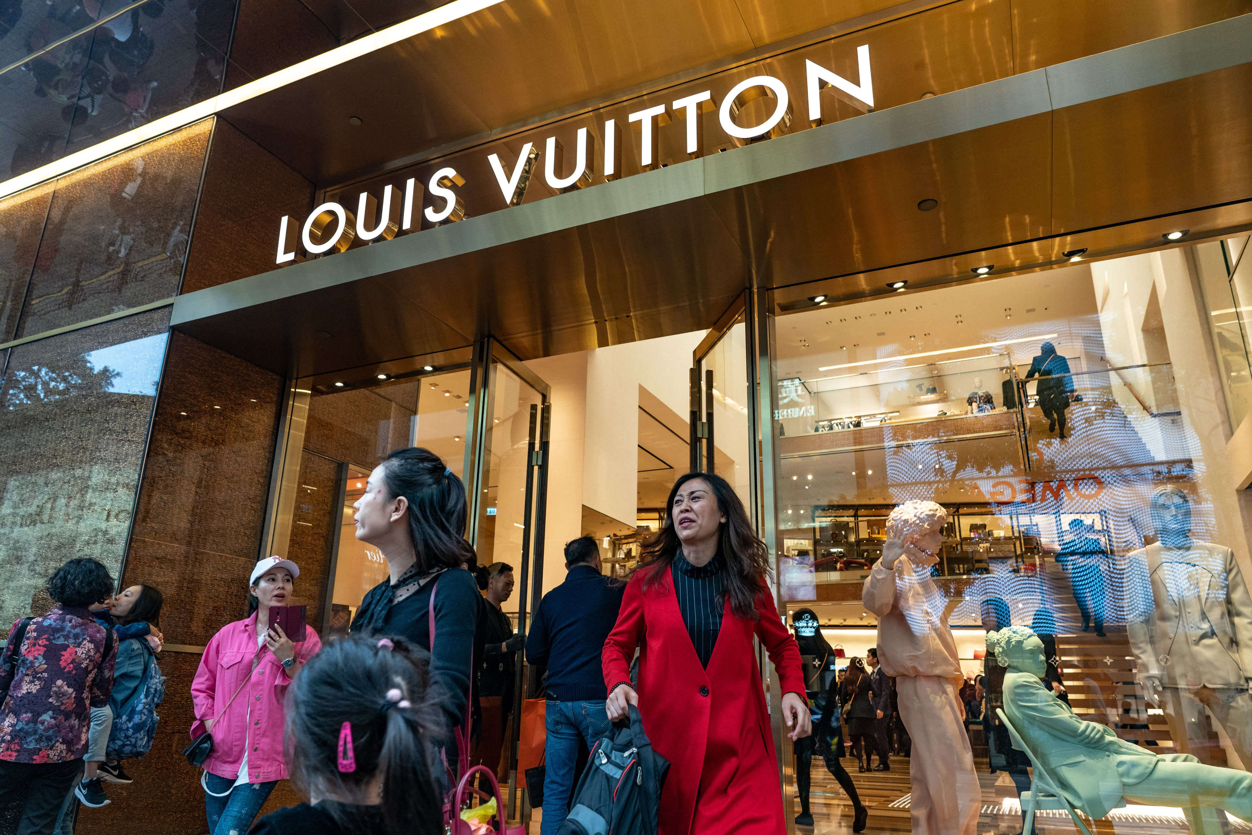 Chinese consumers still spend big on luxury fashion and beauty brands