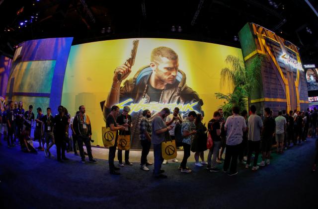 Attendees wait in line at the Cyberpunk 2077 booth during the opening day of E3, the annual video games expo revealing the latest in gaming software and hardware in Los Angeles, California, U.S., June 11, 2019.  REUTERS/Mike Blake