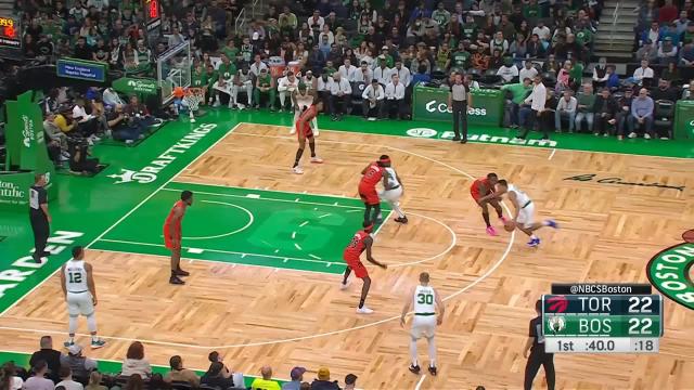 Noah Vonleh with a dunk vs the Toronto Raptors