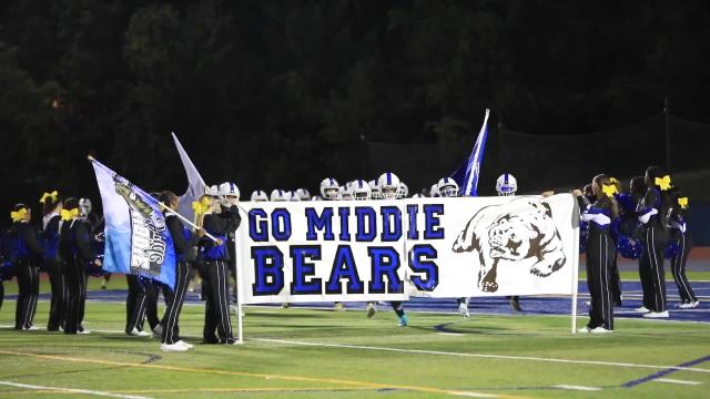 Middletown football starts first female quarterback in win over Monticello