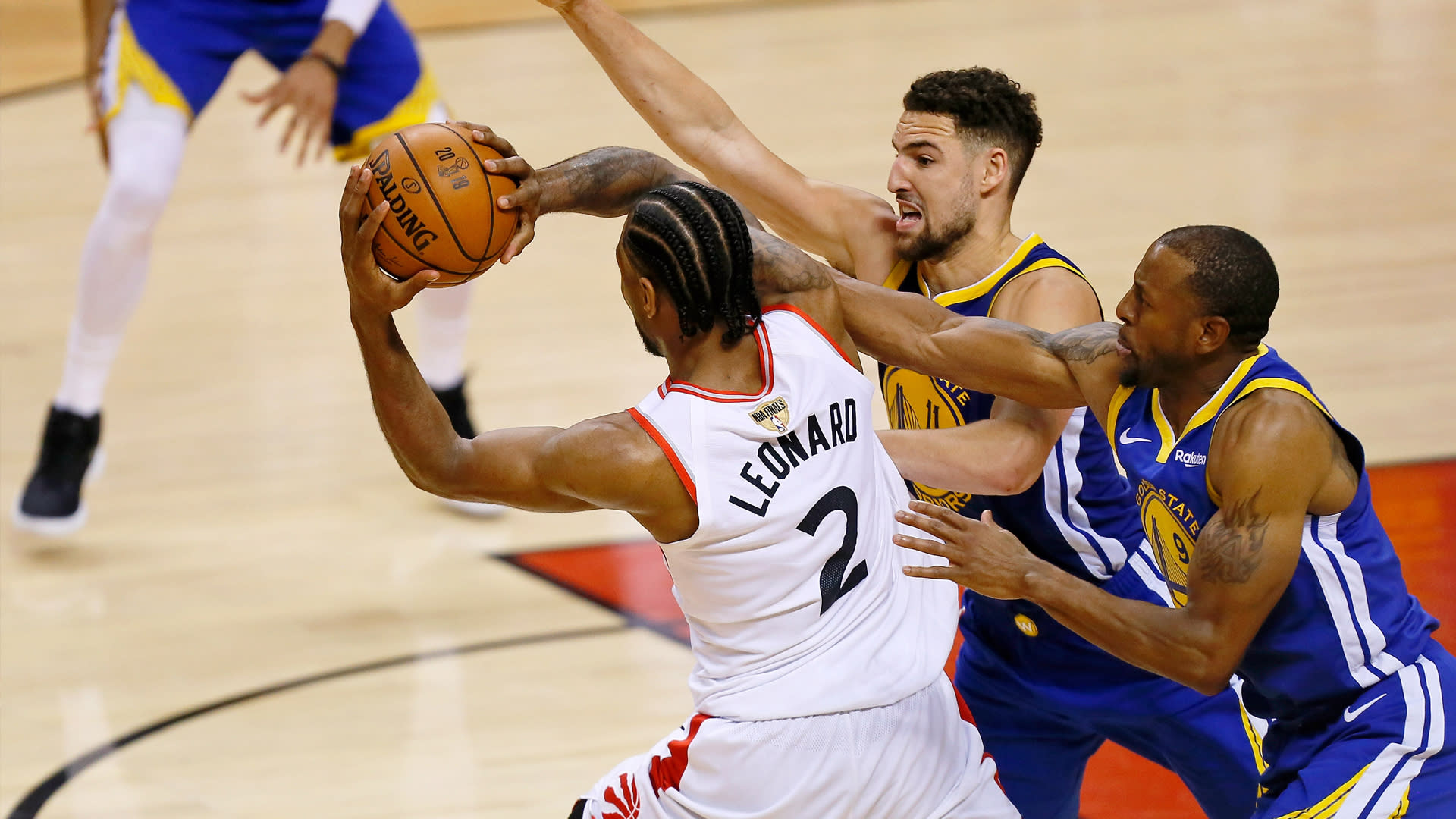 Should Kawhi Leonard have taken Raptors' last shot in Game 5? Maybe