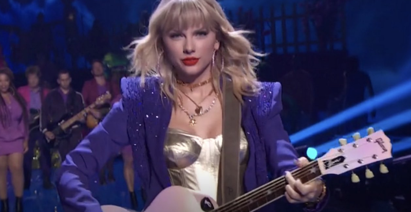 Taylor Swift Opens The 2019 Mtv Vmas By Performing You Need