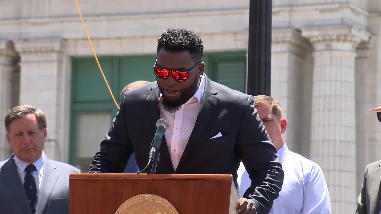 Yahoo Sports — buzzfeedsports: David Ortiz was holding a fan's