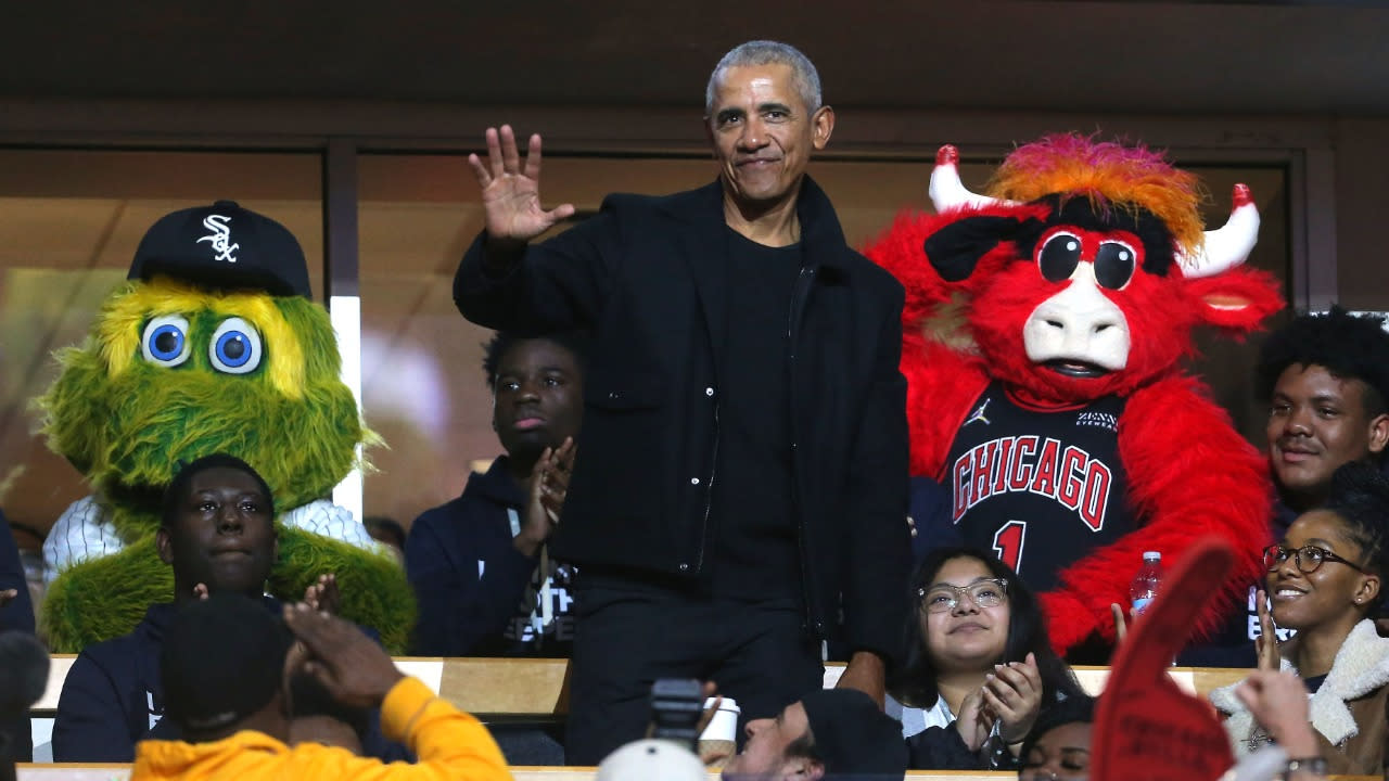 Barack Obama, Eddie Vedder, Magic Johnson part of heavy-hitting group honoring Bulls' Ring of Honor