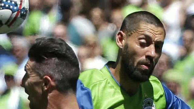 Dempsey closes in on Donovan's US national team goals record