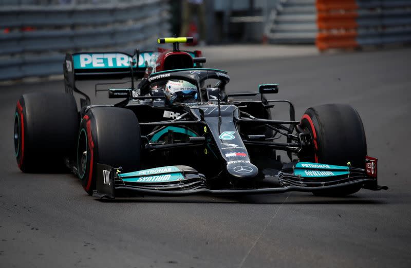 Motor racing-Bottas's wheel is finally freed