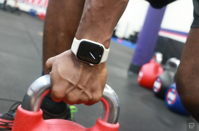 Apple Watch Series 8 at the gym