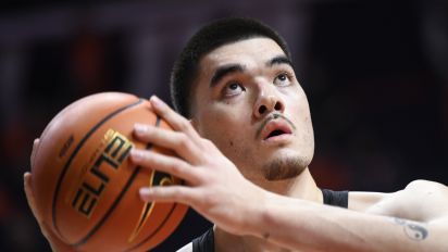 Getty Images - CHAMPAIGN, IL - MARCH 05: Purdue Boilermakers Center Zach Edey (15) warms up for the college basketball game between the Purdue Boilermakers and the Illinois Fighting Illini on March 5, 2024, at the State Farm Center in Champaign, Illinois. (Photo by Michael Allio/Icon Sportswire via Getty Images)