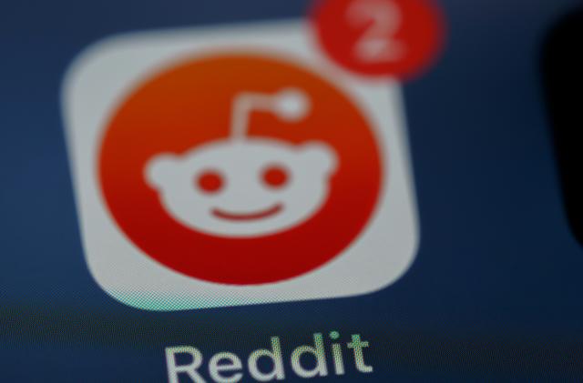 An image of Reddit logo.