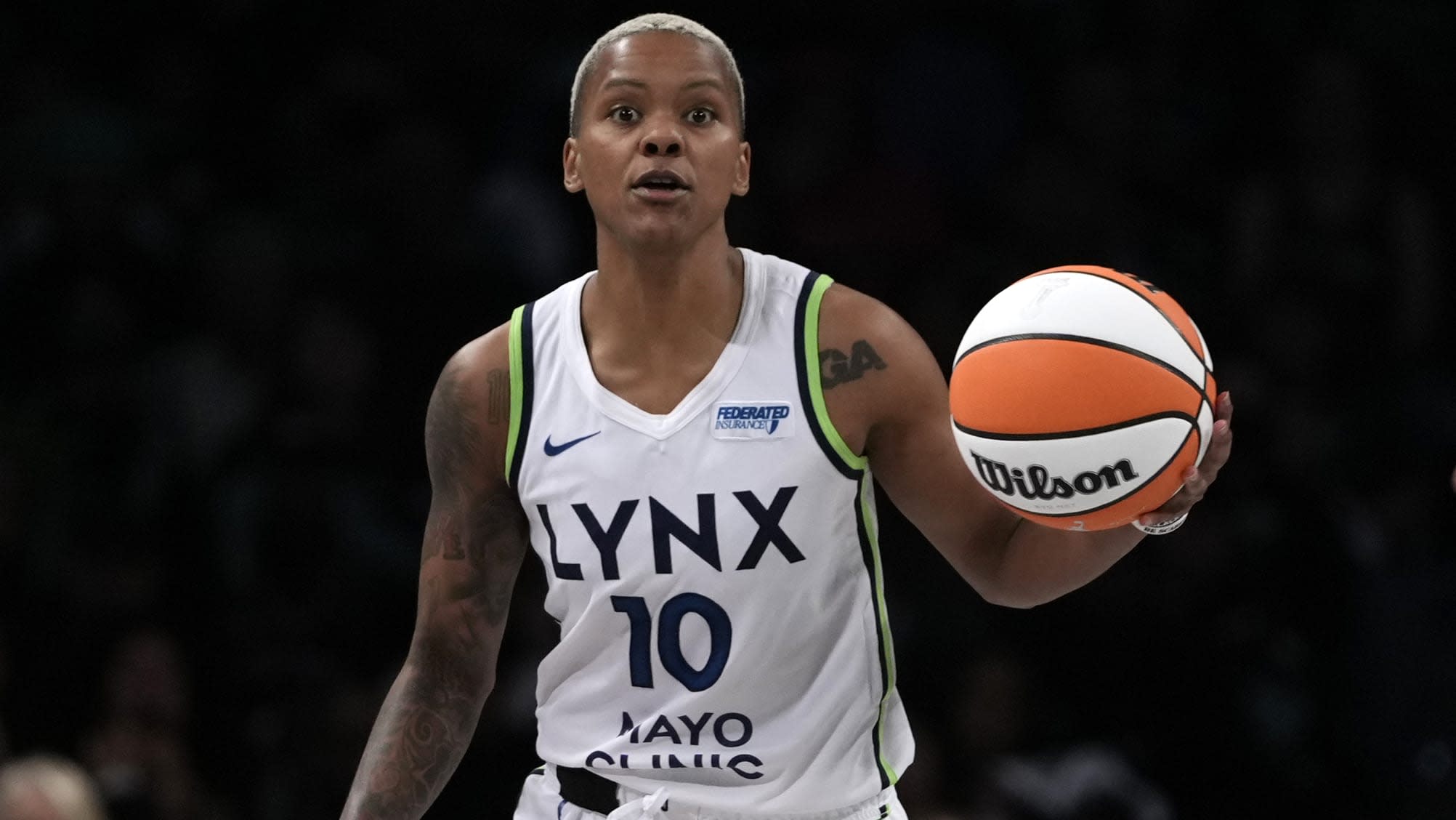 Williams plays the role of hero among Lynx's Game 1 chaos