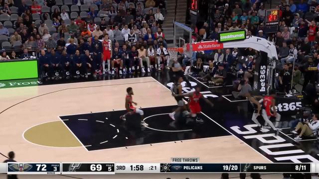 Malaki Branham with a block vs the New Orleans Pelicans