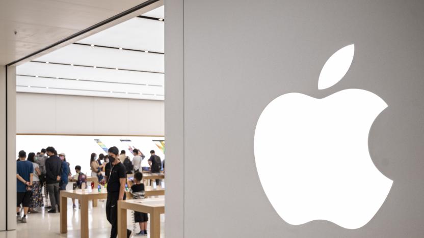 HONG KONG, CHINA - 2022/07/18: American multinational technology company Apple logo and store in Hong Kong. (Photo by Budrul Chukrut/SOPA Images/LightRocket via Getty Images)