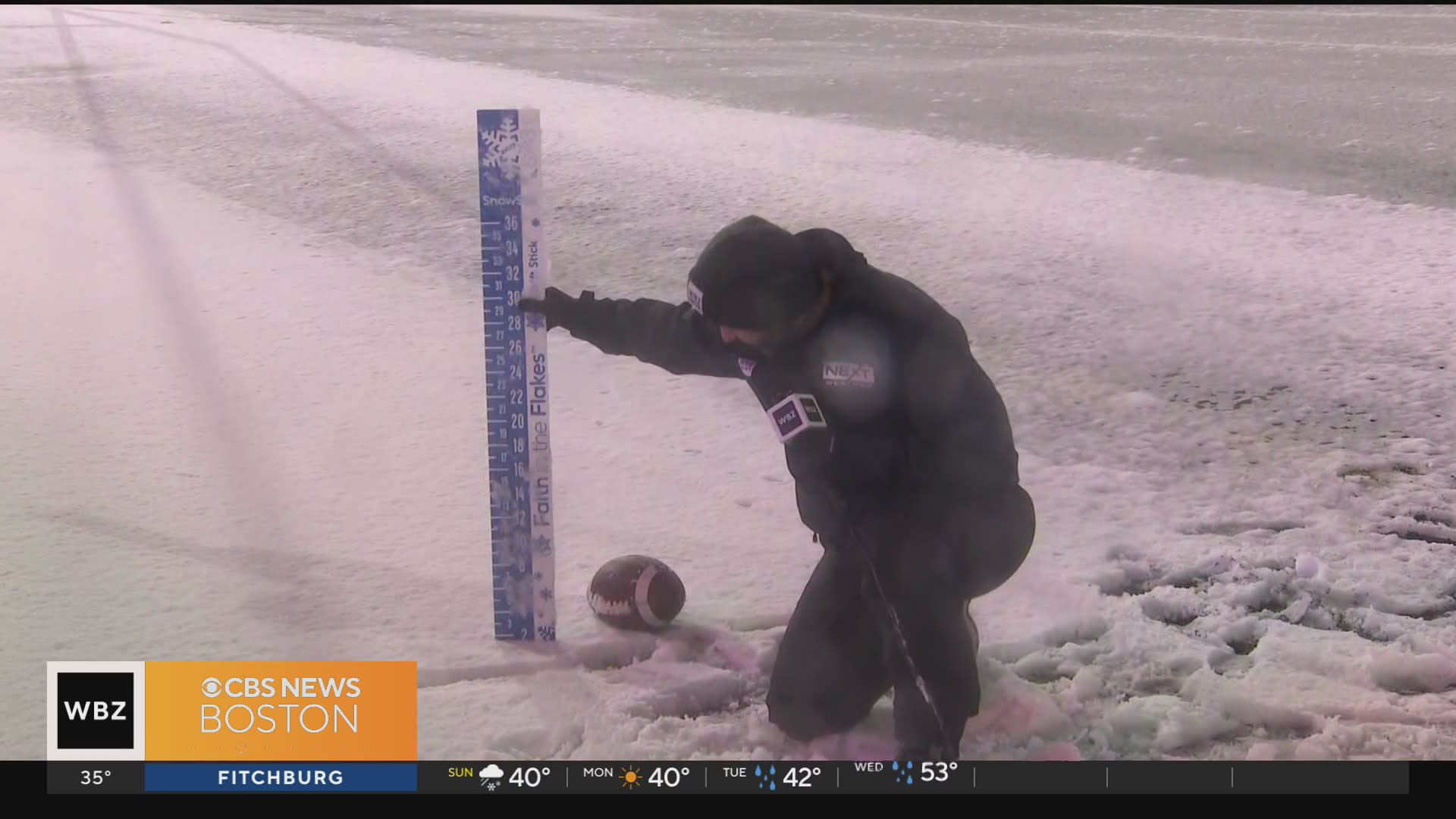 Several inches of snow fall at Gillette Stadium ahead of Patriots-Jets