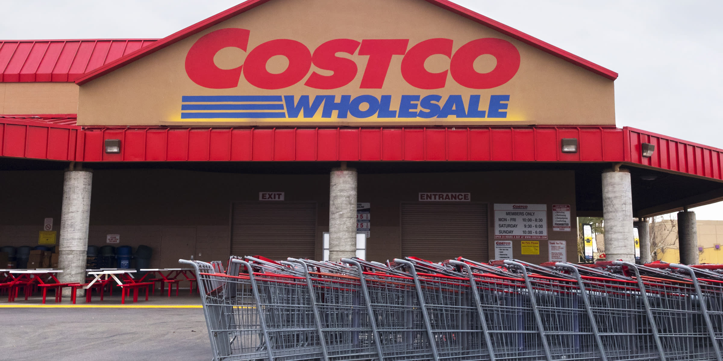 Why did Costco stop selling its popular half-sheet cakes?