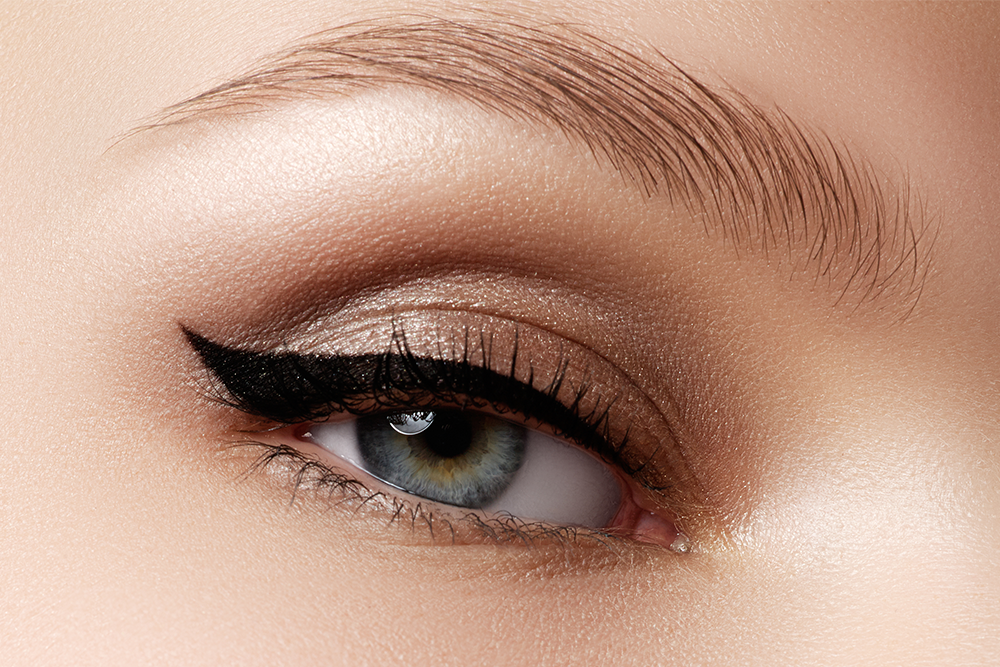 This Eyeliner String Hack Is the Only Trick You Need to Know for