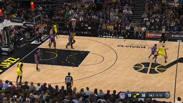 Talen Horton-Tucker with a last basket of the period vs the Sacramento Kings