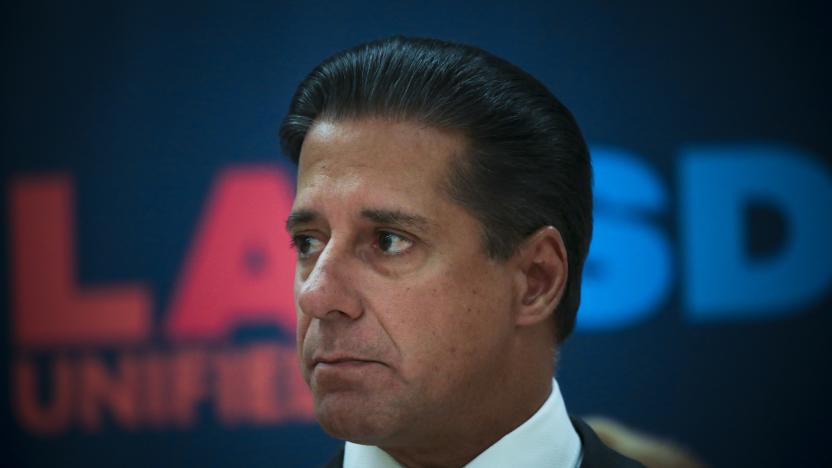 Los Angeles, CA - September 09: Superintendent Alberto M. Carvalho addresses a press conference about sharp decline in student test scores and hacking of LAUSD system. Press conference was held at Aragon Ave. Elementary School on Friday, Sept. 9, 2022 in Los Angeles, CA. (Irfan Khan / Los Angeles Times via Getty Images)