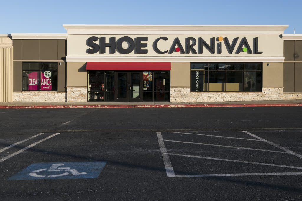 shoe carnival evansville hours