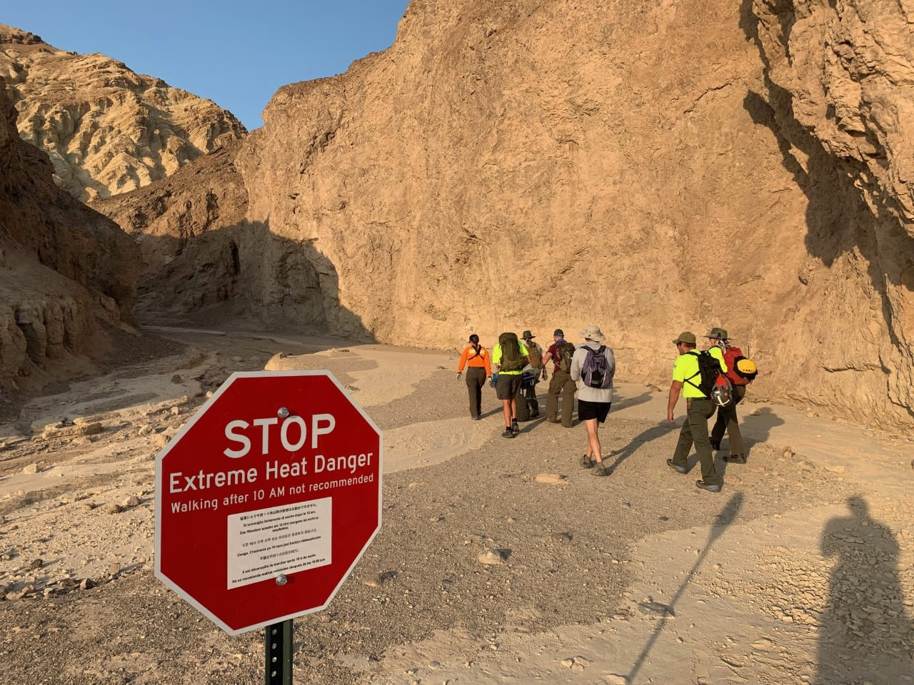 California hiker dies in Death Valley, heatstroke suspected