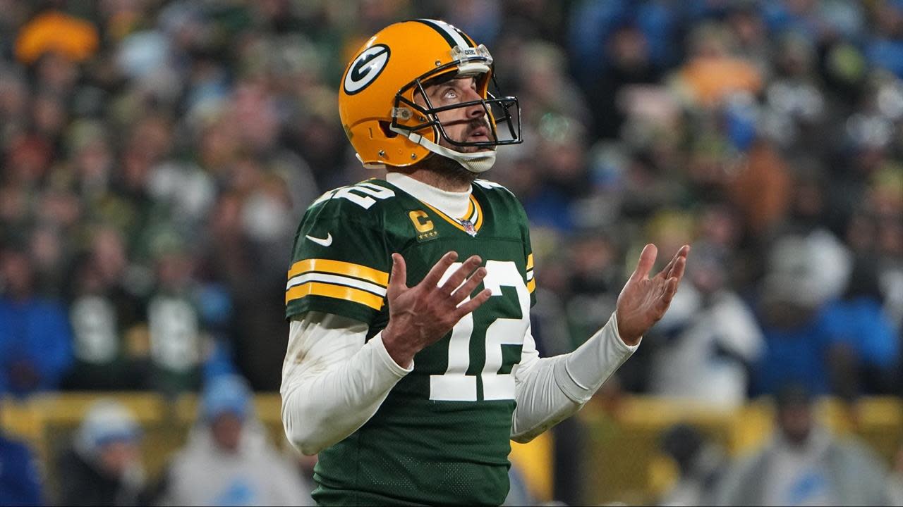 CeeDee Lamb Confused Why His Untucked Jersey Fine Is more Than Aaron  Rodgers' Fine For Breaking COVID-19 Protocols - Daily Snark