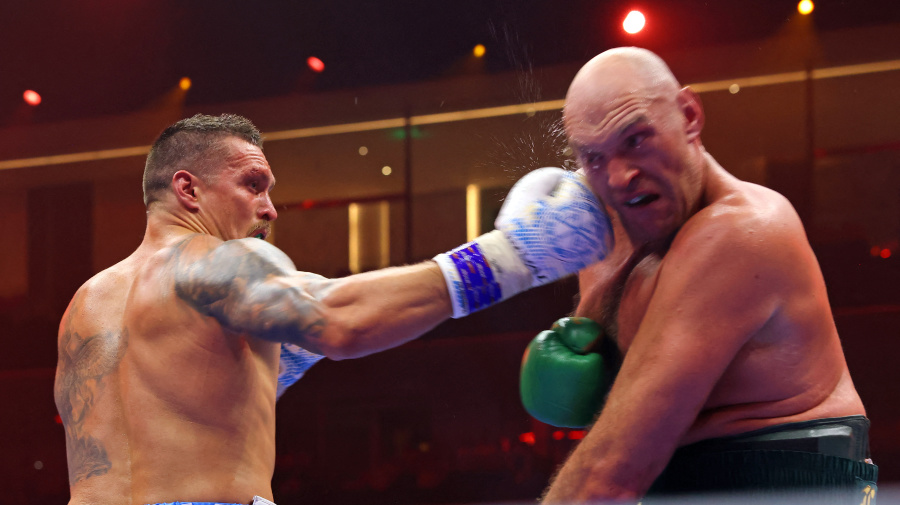 Getty Images - Ukraine's Oleksandr Usyk (L) fights against Britain's Tyson Fury during a heavyweight boxing world championship fight at Kingdom Arena in Riyadh, Saudi Arabia on May 19, 2024. Oleksandr Usyk beat Tyson Fury by split decision to win the world's first undisputed heavyweight championship in 25 years on May 19, 2024, an unprecedented feat in boxing's four-belt era. (Photo by Fayez NURELDINE / AFP) (Photo by FAYEZ NURELDINE/AFP via Getty Images)