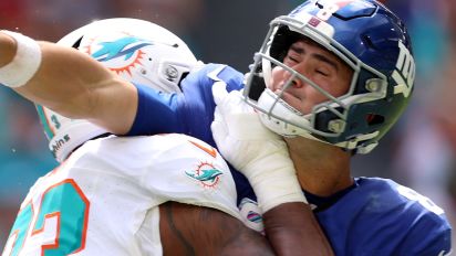 Miami Dolphins defensive tackle Da'Shawn Hand (93) in action