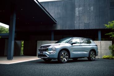 躍升高級旗艦姿態、鋰電池容量加大提升純電續航里程，Mitsubishi Outlander PHEV 中期改款日規亮相