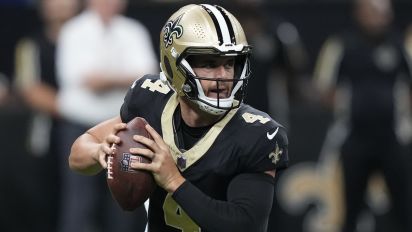 Is Derek Carr Playing Today? New Orleans Saints QB Set To Make Debut With  New Team?