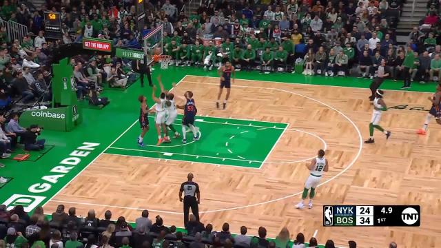 RJ Barrett with a last basket of the period vs the Boston Celtics