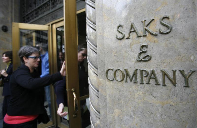 Must Read: Saks Fifth Avenue to Break From its Online Business