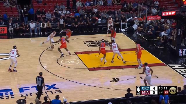 Max Strus with a 2-pointer vs the Oklahoma City Thunder