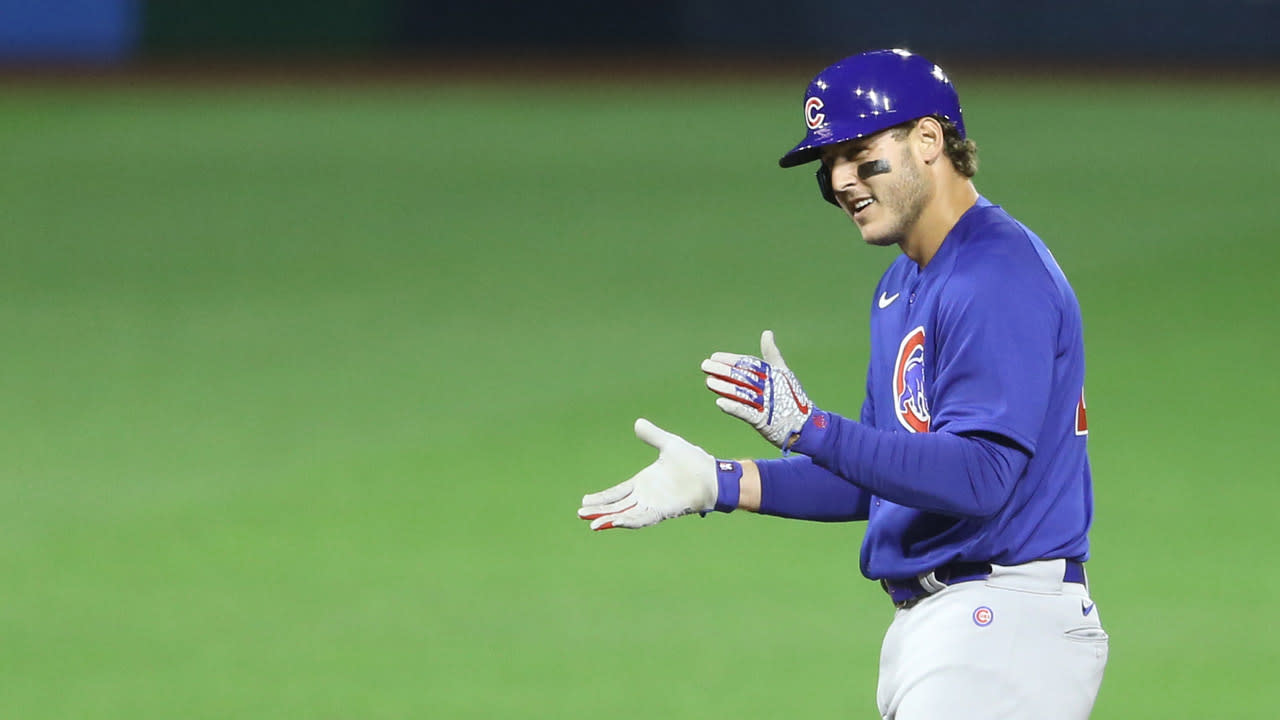 Cubs' Anthony Rizzo throws his dog 