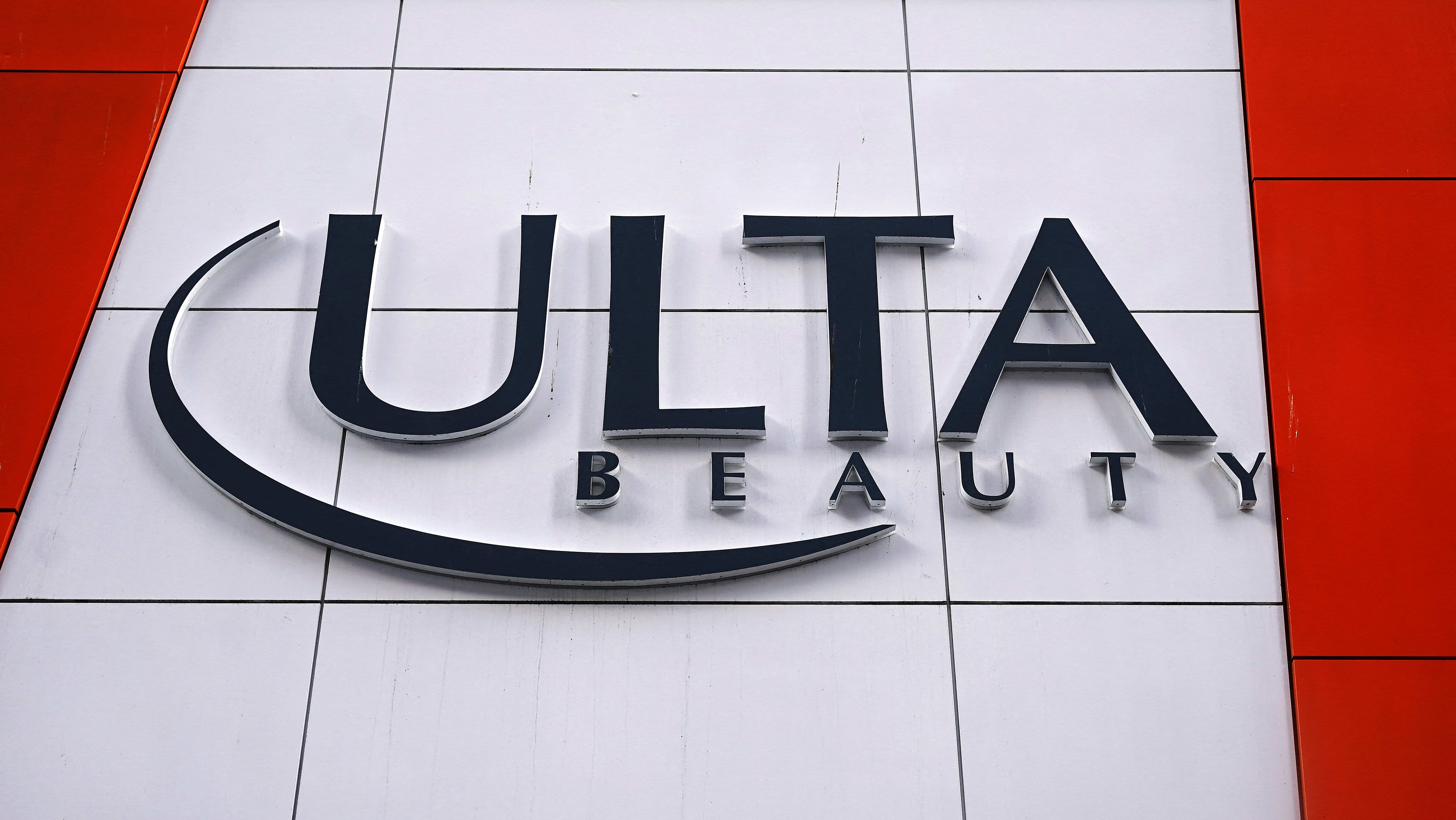 Record sales push Ulta Beauty past $10 billion in 2022 revenue