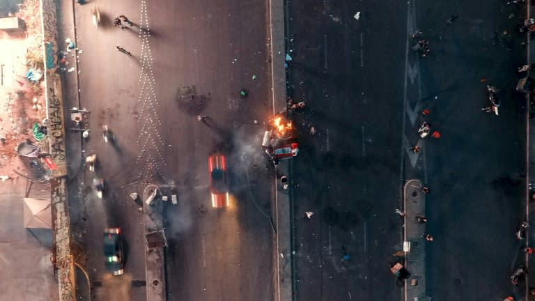 An aerial view shows supporters of Lebanon's Shiite movement Hezbollah burning tyres in the capital Beirut on October 25, 2019 (AFP Photo/-)