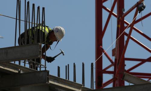 Labour targets renters with pledge of 100,000 council houses a year